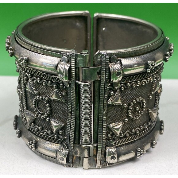 Vtg Cuff Bracelet Clamper Wide Boho Bells Silver tone 2.5" Hinged Mesh Shields - Picture 4 of 8